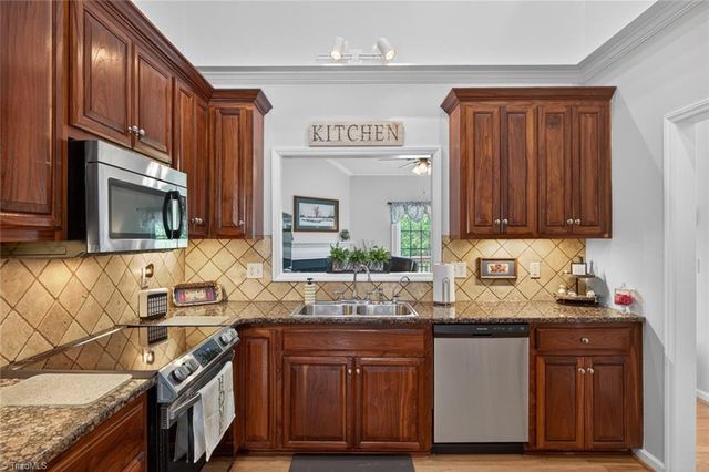 7617 Riverview Knoll Court, Clemmons, NC 27012