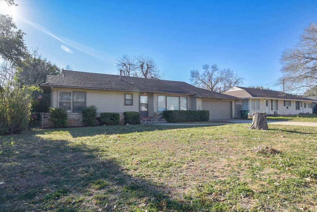 Image 1 of property listing at 2409 W Ave L, San Angelo, TX 76901