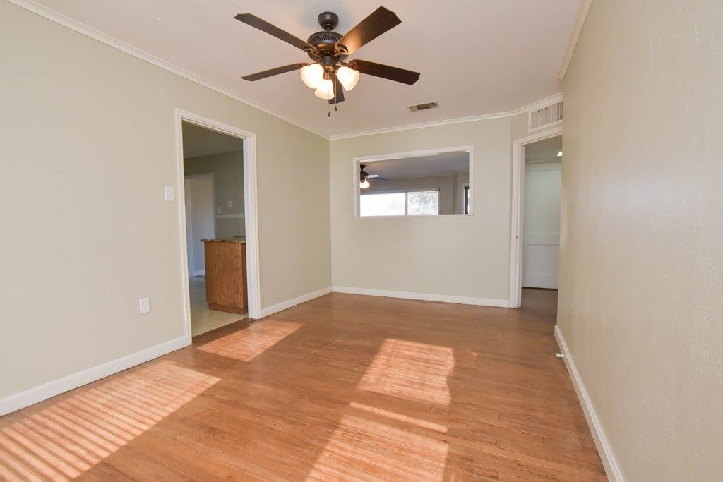 Image 10 of property listing at 2409 W Ave L, San Angelo, TX 76901