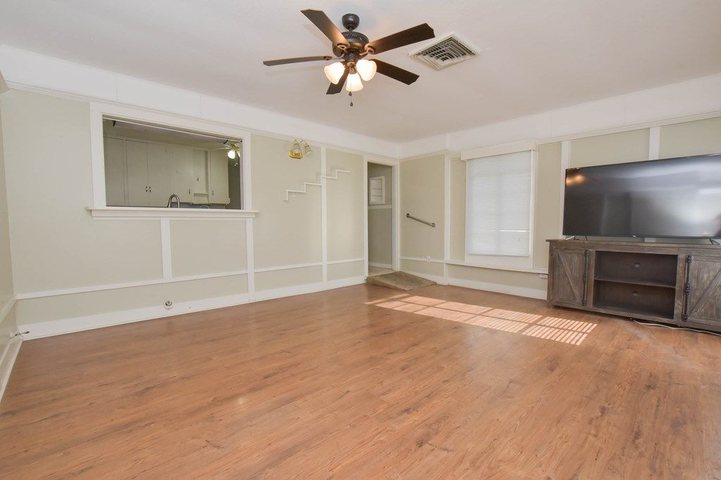 Image 11 of property listing at 2409 W Ave L, San Angelo, TX 76901