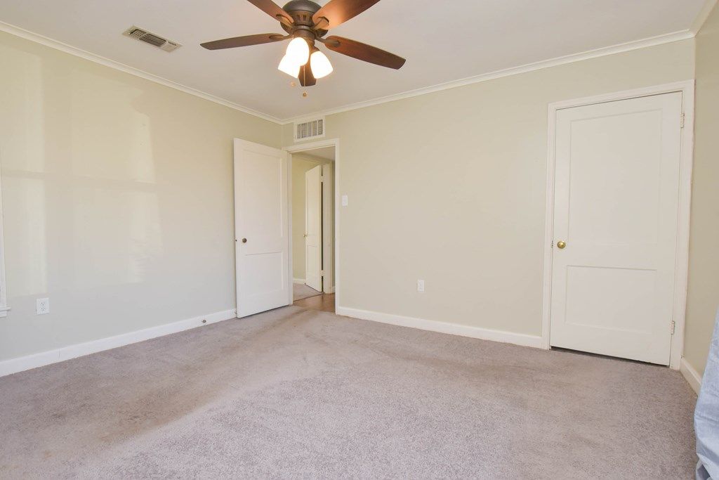 Image 16 of property listing at 2409 W Ave L, San Angelo, TX 76901