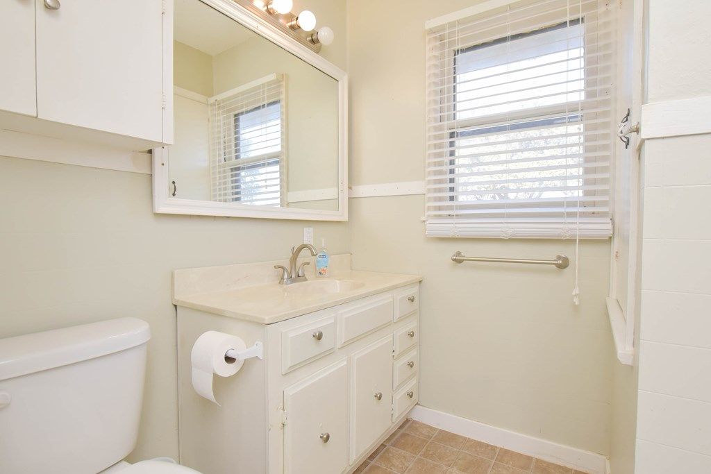 Image 17 of property listing at 2409 W Ave L, San Angelo, TX 76901