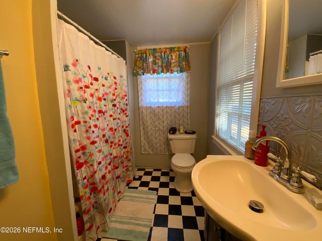 210 PINE Avenue, Pomona Park, FL 32181