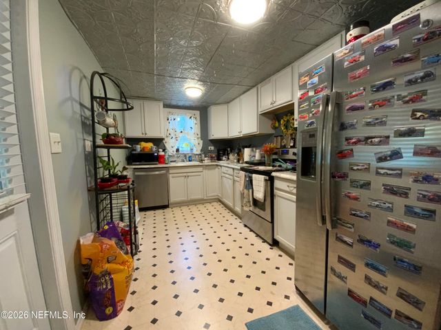 210 PINE Avenue, Pomona Park, FL 32181