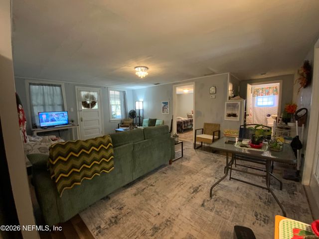 210 PINE Avenue, Pomona Park, FL 32181