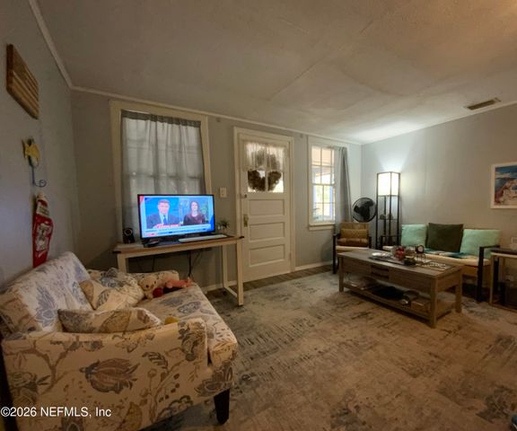 210 PINE Avenue, Pomona Park, FL 32181