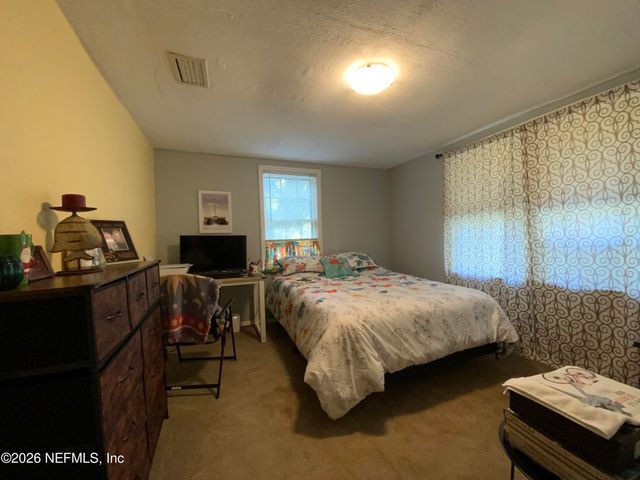 210 PINE Avenue, Pomona Park, FL 32181