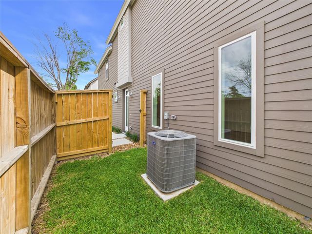 7506 Carver Road A, Houston, TX 77088