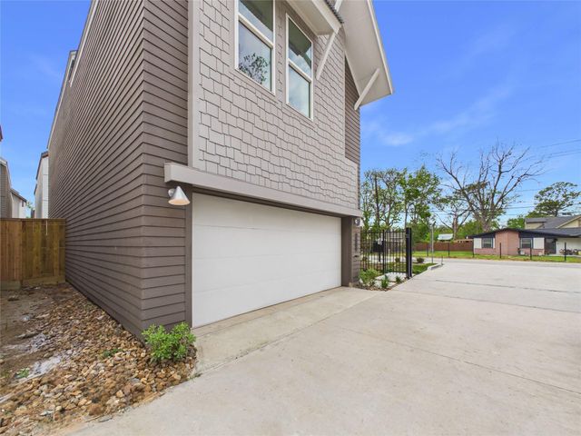 7506 Carver Road A, Houston, TX 77088