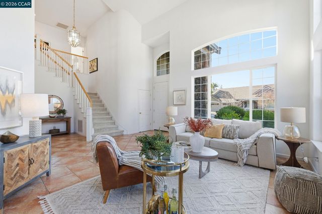 868 Deer Spring Cir, Concord, CA 94521