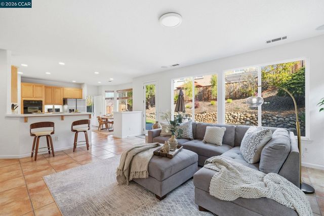 868 Deer Spring Cir, Concord, CA 94521