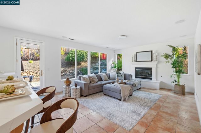 868 Deer Spring Cir, Concord, CA 94521