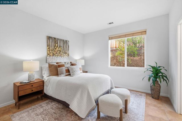 868 Deer Spring Cir, Concord, CA 94521