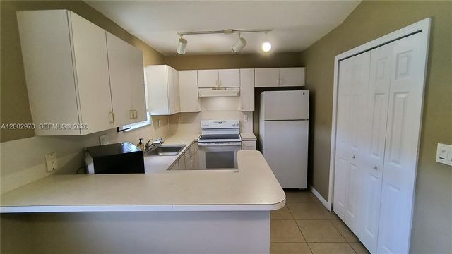 985 NE 34th Ave 204, Homestead, FL 33033