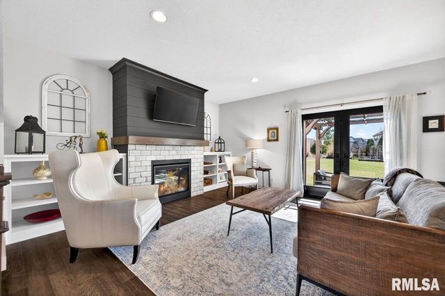 3000 W Saddle Creek Drive, Dunlap, IL 61525