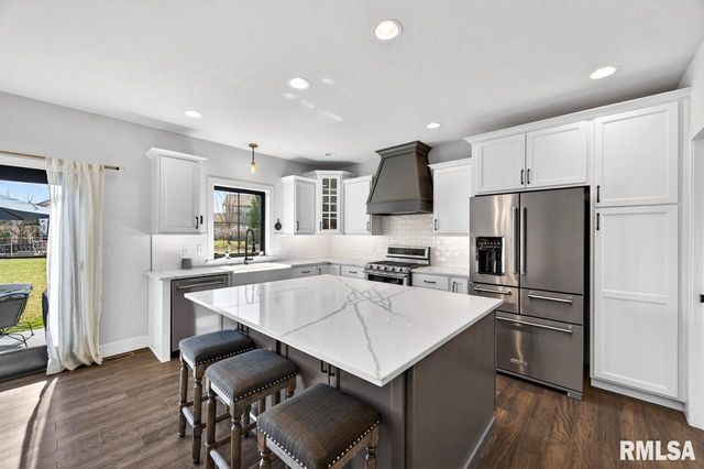 3000 W Saddle Creek Drive, Dunlap, IL 61525