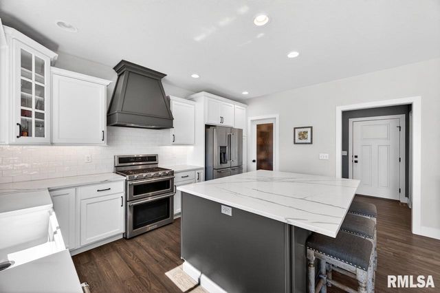 3000 W Saddle Creek Drive, Dunlap, IL 61525