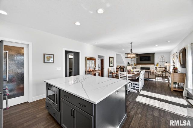 3000 W Saddle Creek Drive, Dunlap, IL 61525