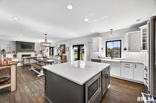 3000 W Saddle Creek Drive, Dunlap, IL 61525