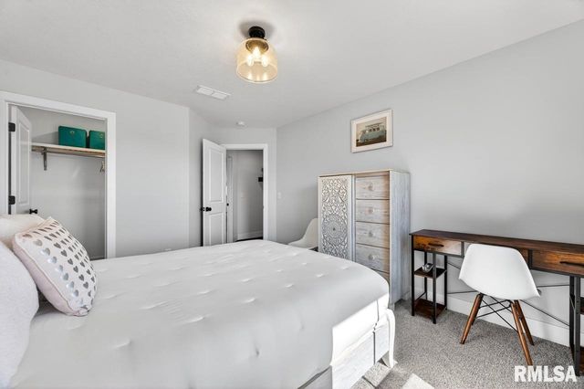 3000 W Saddle Creek Drive, Dunlap, IL 61525