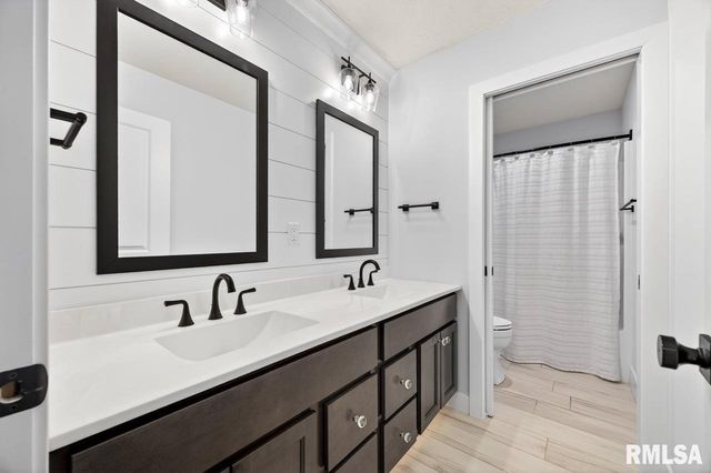 3000 W Saddle Creek Drive, Dunlap, IL 61525