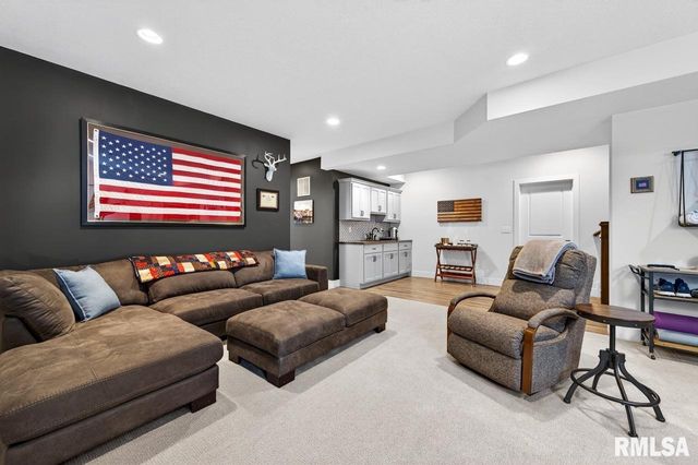 3000 W Saddle Creek Drive, Dunlap, IL 61525