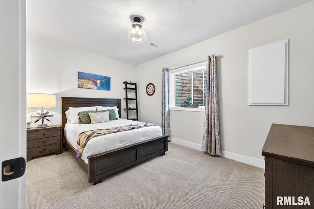 3000 W Saddle Creek Drive, Dunlap, IL 61525