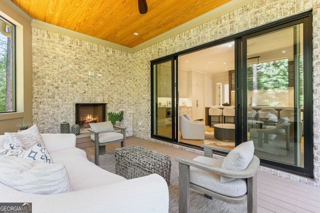 825 Kenry Court, Atlanta, GA 30342
