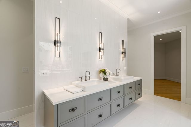 825 Kenry Court, Atlanta, GA 30342