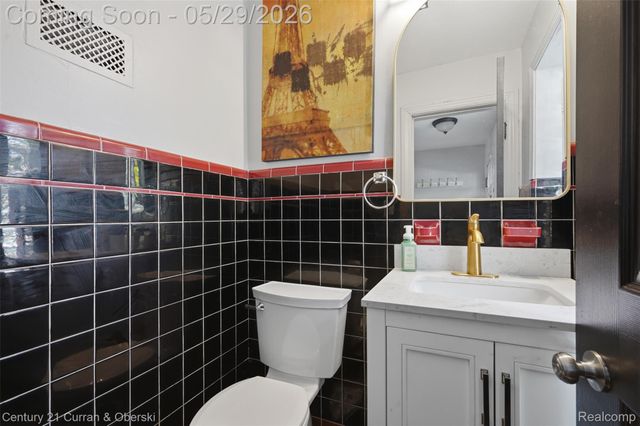 20096 Shrewsbury Road, Detroit, MI 48221