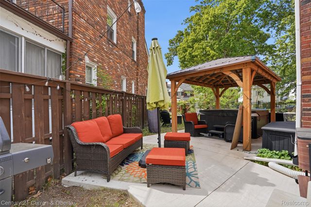 20096 Shrewsbury Road, Detroit, MI 48221