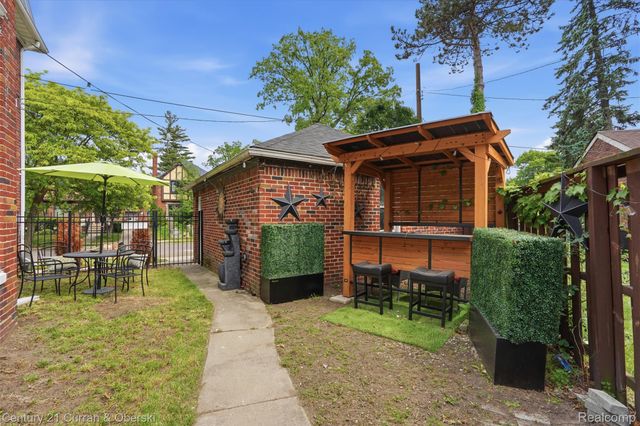 20096 Shrewsbury Road, Detroit, MI 48221