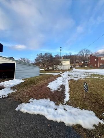 380 Monroe Ave, Leechburg Boro, PA 15656