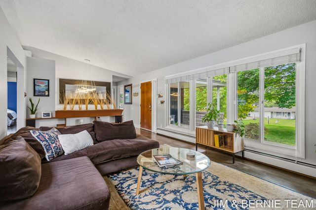 18019 Mohawk Drive, Spring Lake, MI 49456