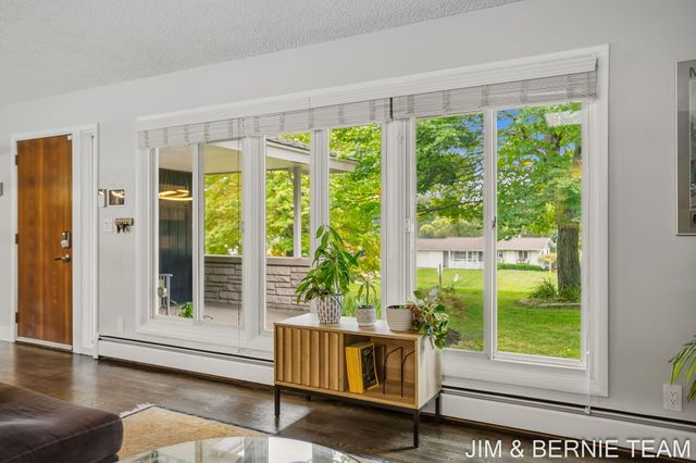 18019 Mohawk Drive, Spring Lake, MI 49456