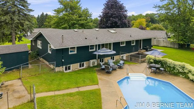 18019 Mohawk Drive, Spring Lake, MI 49456