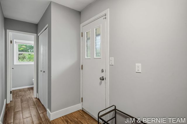 18019 Mohawk Drive, Spring Lake, MI 49456
