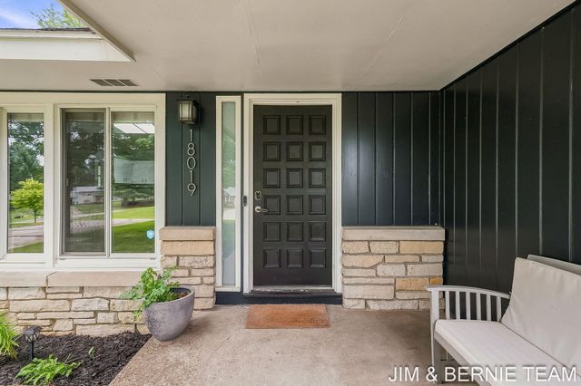 18019 Mohawk Drive, Spring Lake, MI 49456