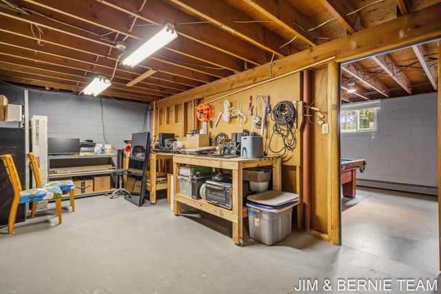 18019 Mohawk Drive, Spring Lake, MI 49456
