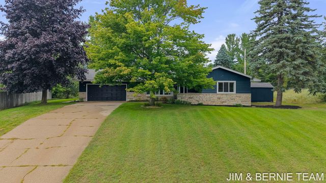 18019 Mohawk Drive, Spring Lake, MI 49456