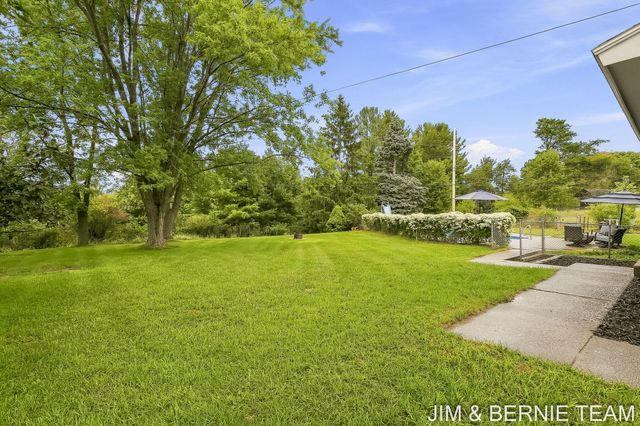 18019 Mohawk Drive, Spring Lake, MI 49456