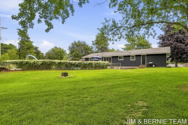 18019 Mohawk Drive, Spring Lake, MI 49456