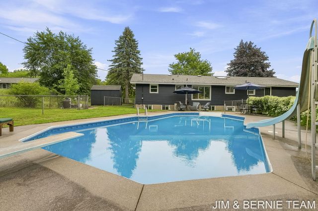 18019 Mohawk Drive, Spring Lake, MI 49456