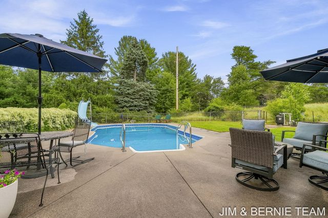 18019 Mohawk Drive, Spring Lake, MI 49456