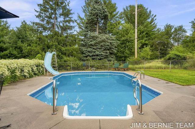18019 Mohawk Drive, Spring Lake, MI 49456