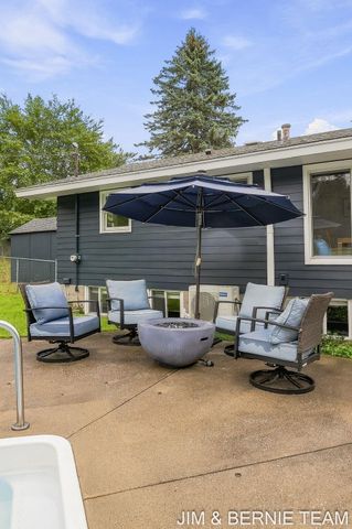 18019 Mohawk Drive, Spring Lake, MI 49456