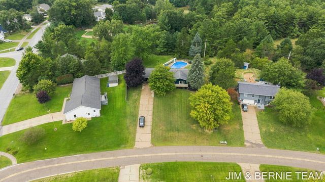 18019 Mohawk Drive, Spring Lake, MI 49456