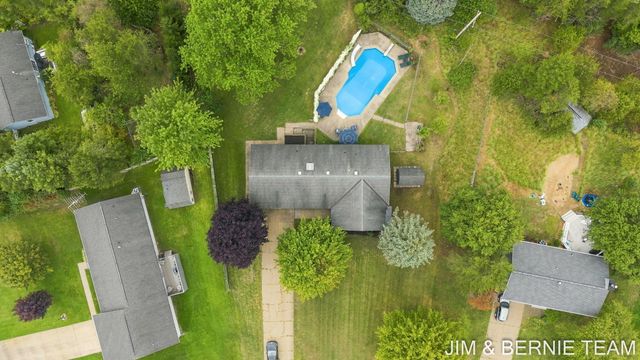 18019 Mohawk Drive, Spring Lake, MI 49456