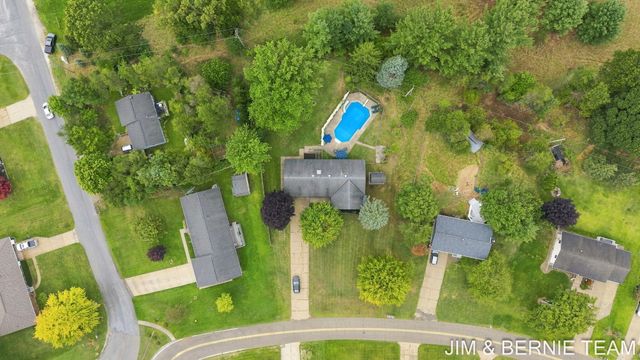 18019 Mohawk Drive, Spring Lake, MI 49456