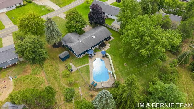 18019 Mohawk Drive, Spring Lake, MI 49456